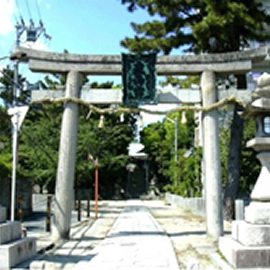 素盞鳴尊神社の鳥居と参道